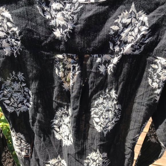🌸 VGUC LUCKY Brand Top Sz XS Black Floral Long Sleeve Button Front Tie Cotton - Picture 4 of 8